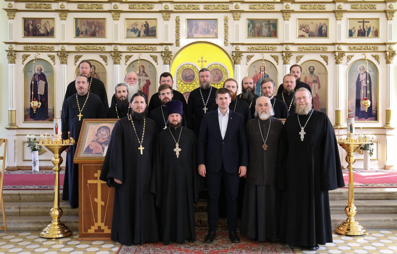 Расписание никольского храма орехово зуево. Никольский храм Орехово-Зуево. Орехово-Зуевское благочиние духовенство. Никольская Церковь Орехово Зуево. Служители храмов Орехово Зуевский епархии.